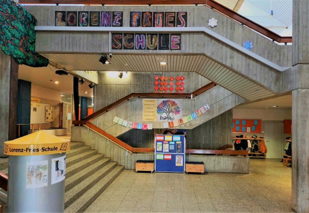 Blick in die Aula der Lorenz-Fries-Schule