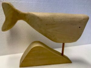 Walfisch. Hergestellt aus Holz. Erstellt im Technikunterricht.