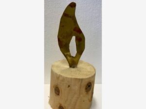 Kerze. Hergestellt aus Holz und Metall. Erstellt im Technikunterricht.