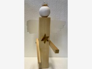 Engel. Hergestellt aus Holz und Metall. Erstellt im Technikunterricht.