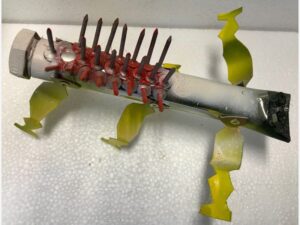 Fantasietier. Hergestellt aus Metall. Erstellt im Technikunterricht.
