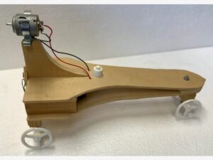 Speedcar. Hergestellt aus Holz und Elektronik. Erstellt im Technikunterricht.
