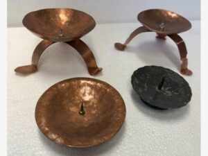 Kerzenständer. Hergestellt aus Metall. Erstellt im Technikunterricht.