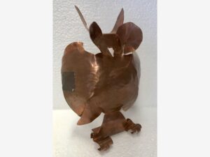 Fantasiewesen. Hergestellt aus Metall. Erstellt im Technikunterricht.