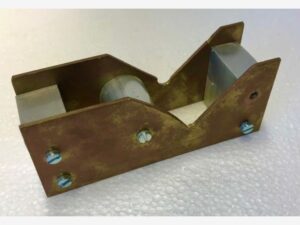 Tesaroller. Hergestellt aus Metall. Erstellt im Technikunterricht.
