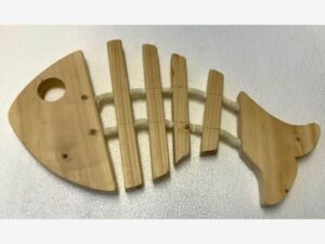 Fisch. Hergestellt aus Holz. Erstellt im Technikunterricht.
